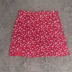 American Eagle: Red Floral Skirt